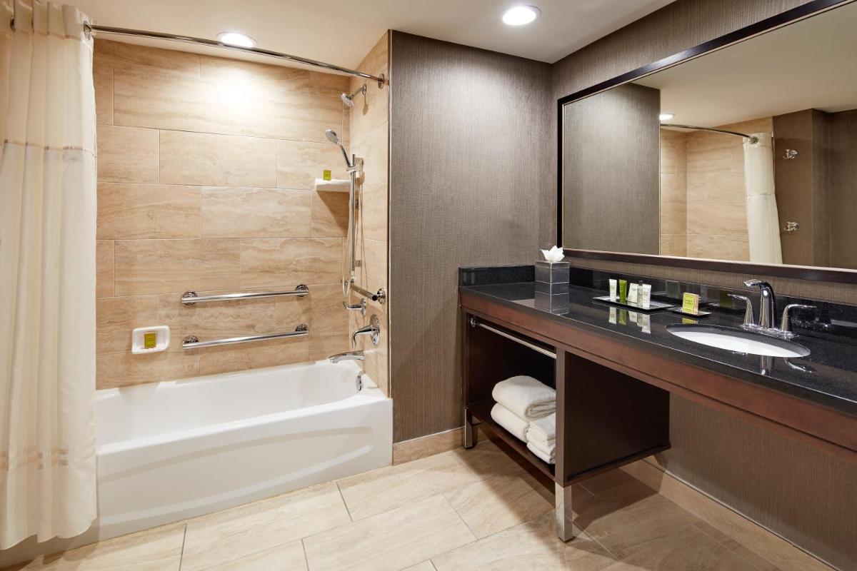 Hilton Houston Plaza/Medical Center - Housity