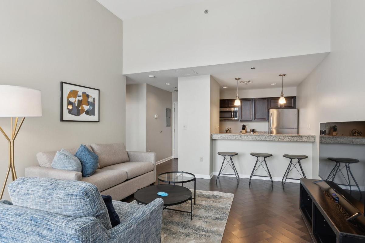 Placemakr Downtown Pittsburgh at The Pennsylvanian - Housity