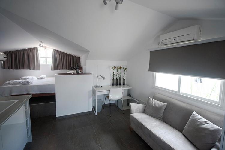 Boutique Apartment "Facing the Sea" - Hizvo