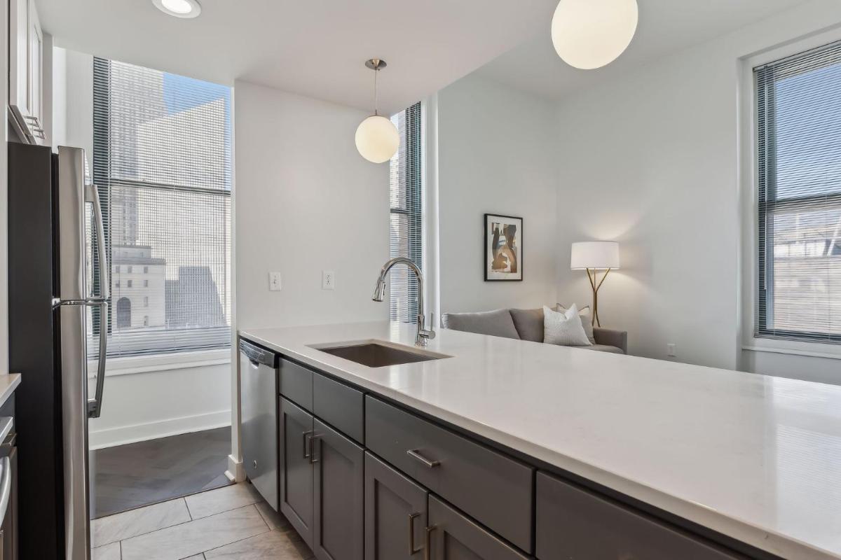Placemakr Downtown Pittsburgh at The Pennsylvanian - Housity