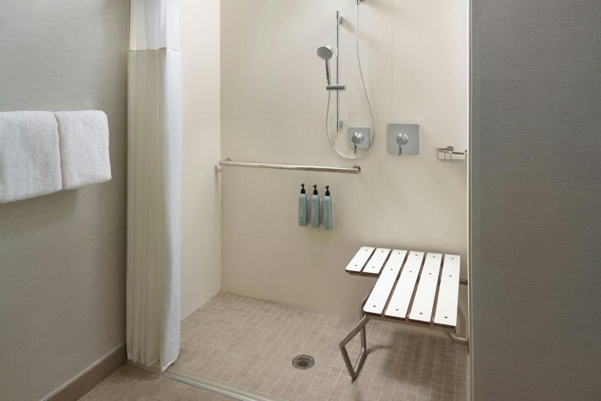 Courtyard by Marriott San Antonio Riverwalk - Housity