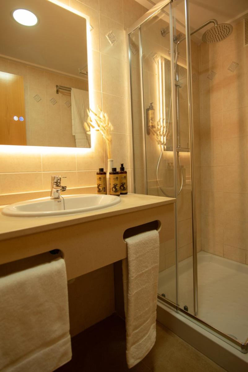 Agora Hostal - Housity