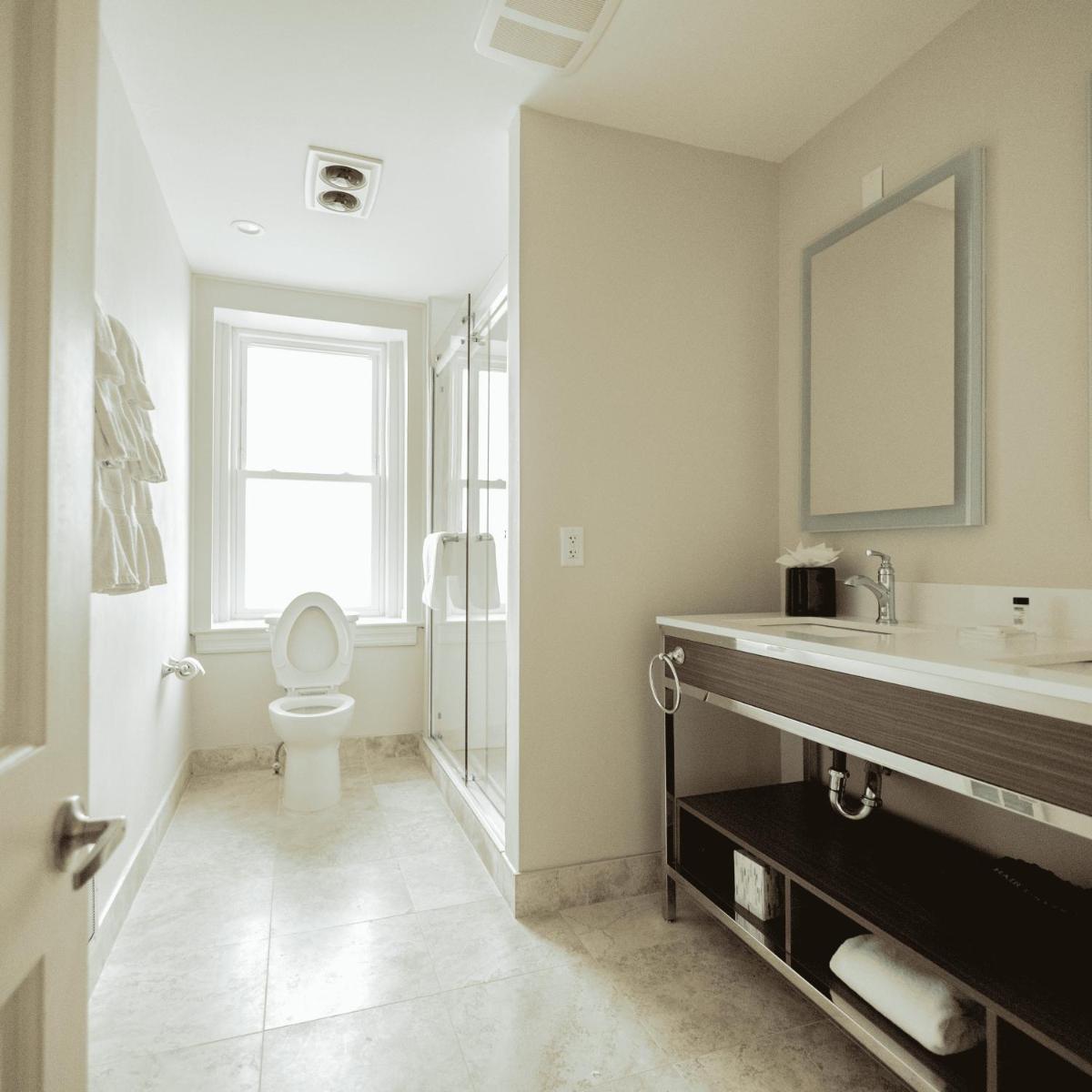The Grand Summit Hotel - Housity