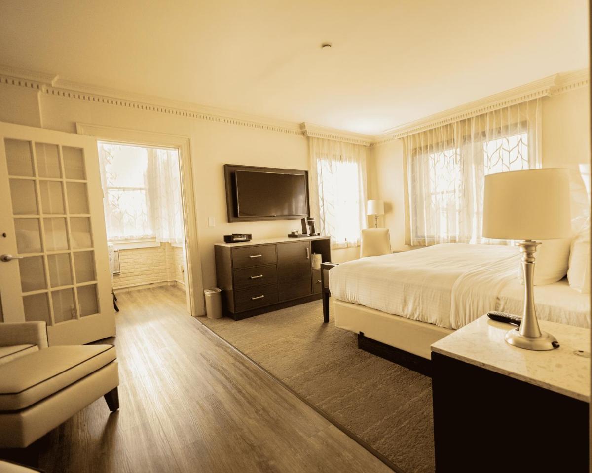 The Grand Summit Hotel - Housity