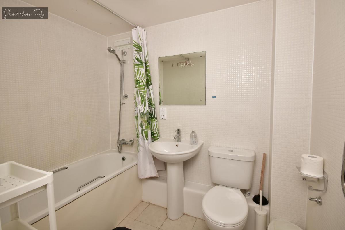 Comfortable 2 bedroom flat with great view near Canary Wharf - Housity