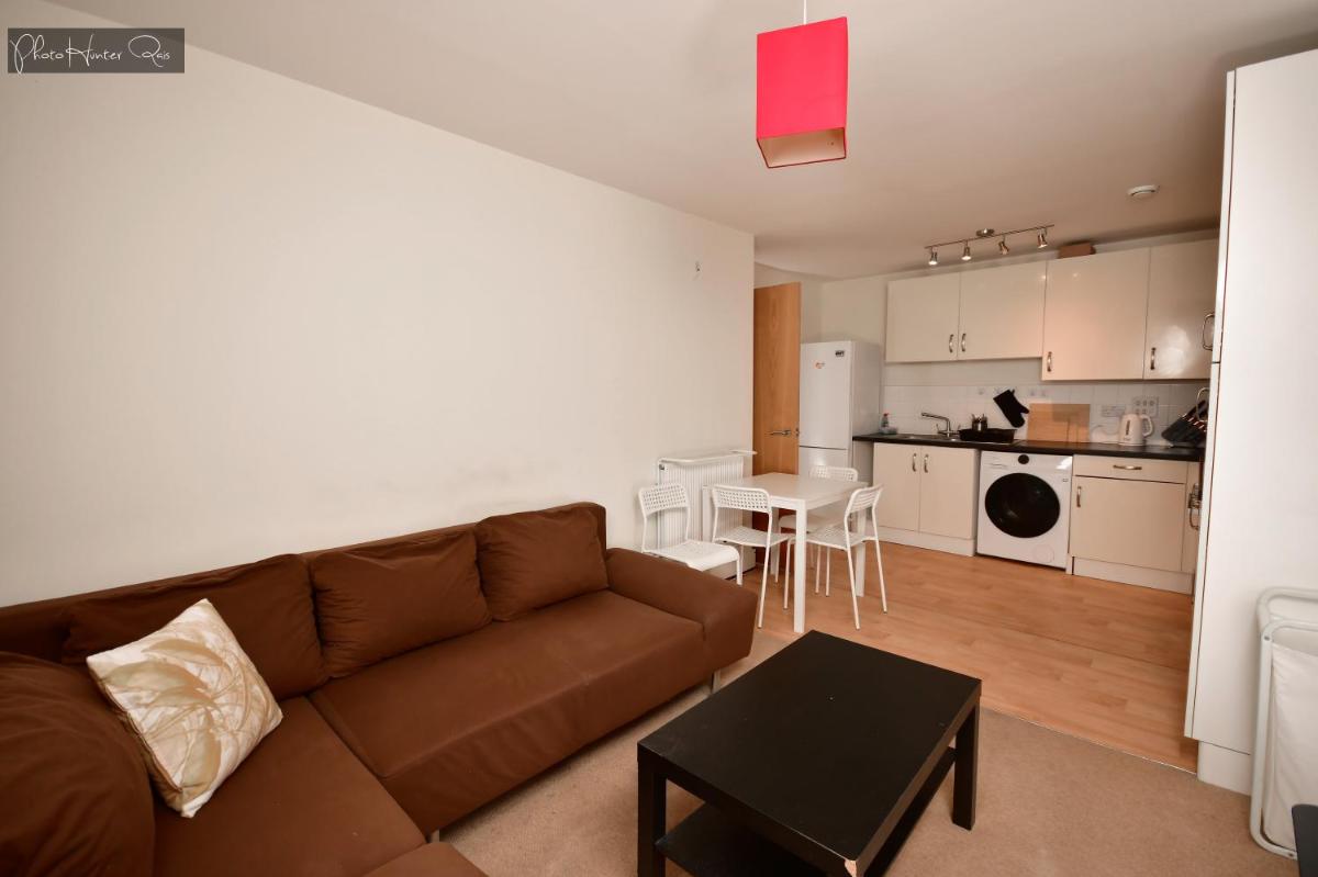 Comfortable 2 bedroom flat with great view near Canary Wharf - Housity