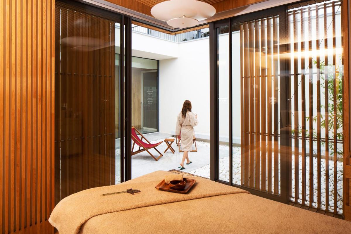 Uma cama ou camas num quarto em Hotel Minho