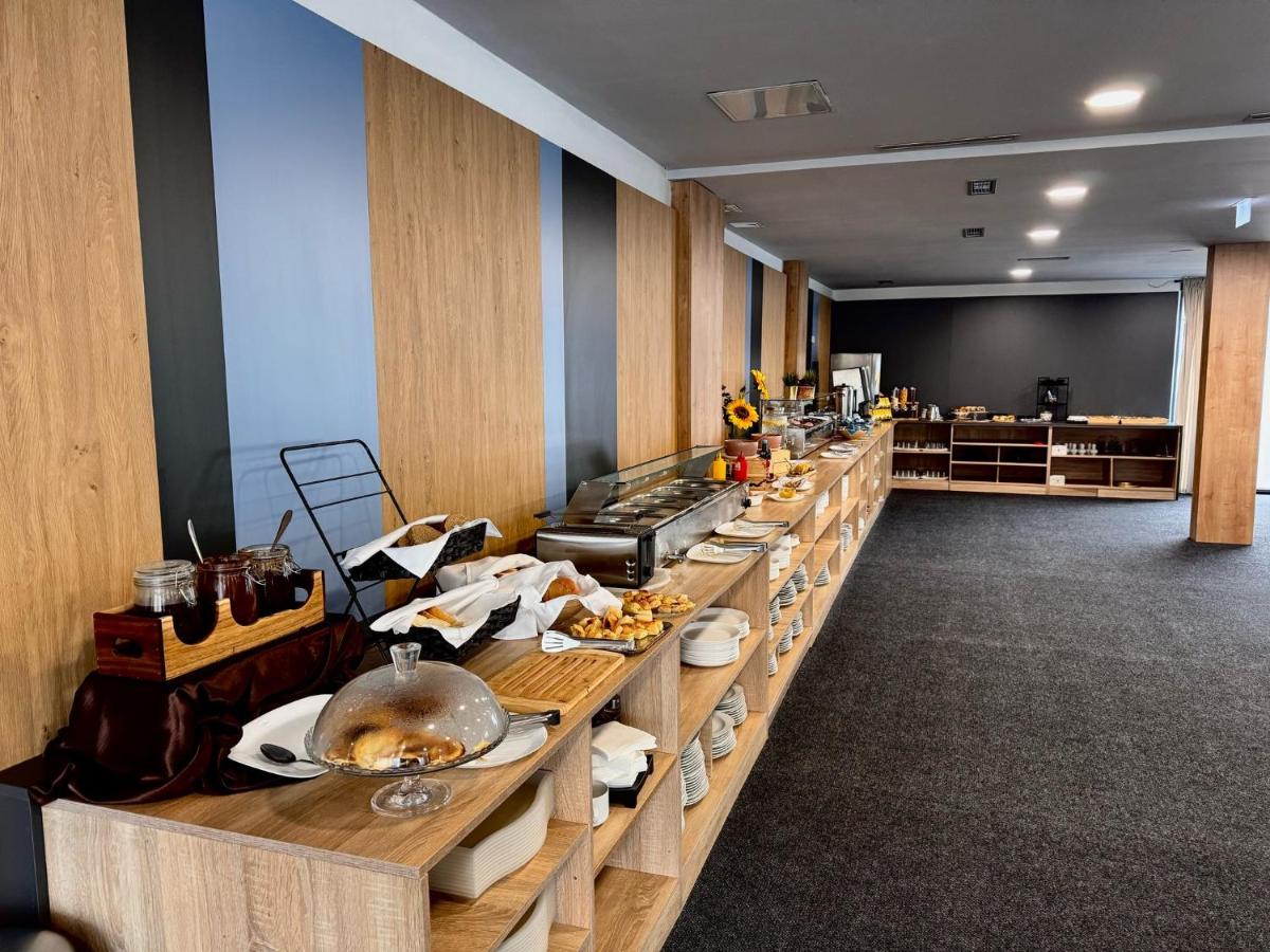 Hotel Safir - Housity