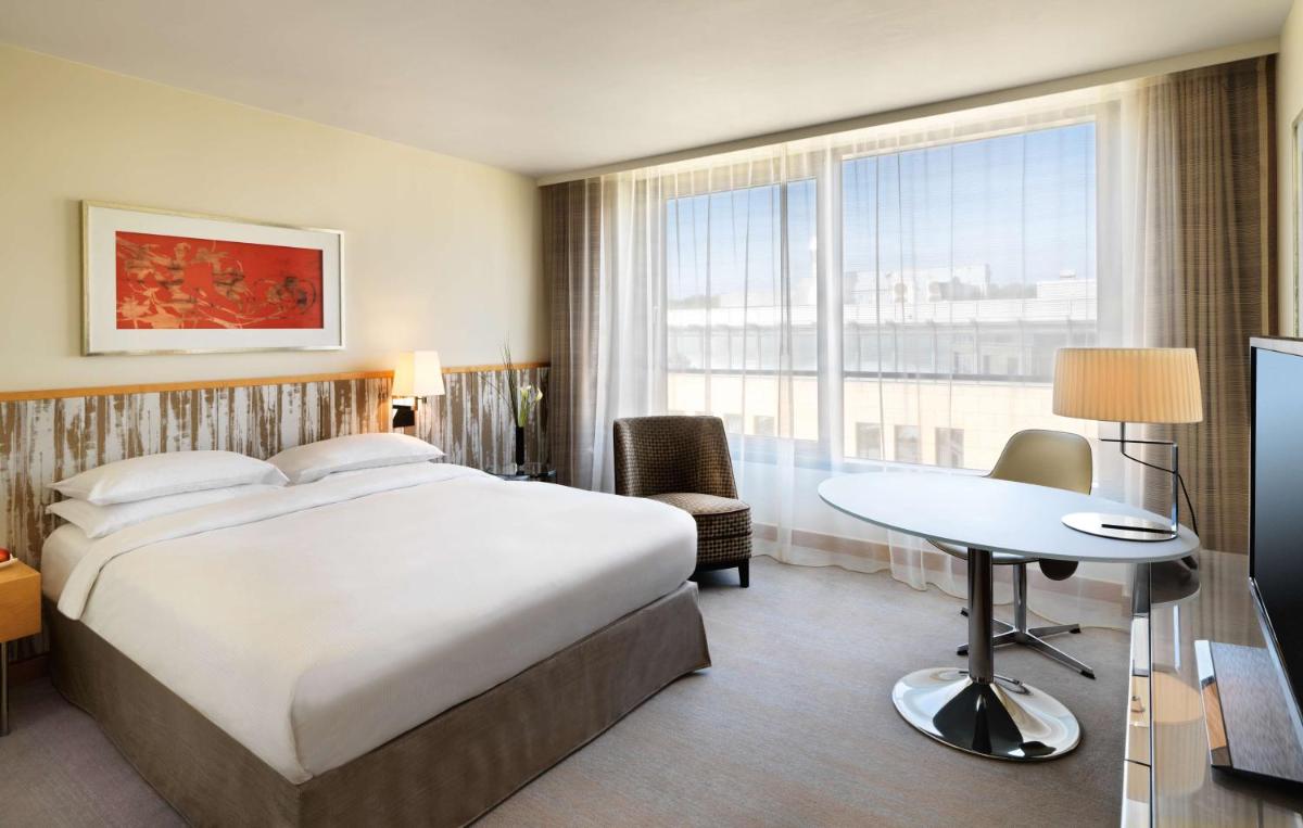 Ein Bett oder Betten in einem Zimmer der Unterkunft Hyatt Regency Mainz