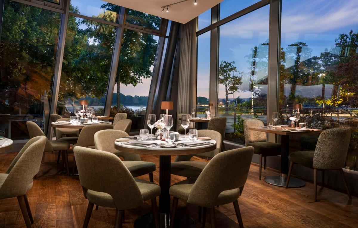 Ein Restaurant oder anderes Speiselokal in der Unterkunft Hyatt Regency Mainz