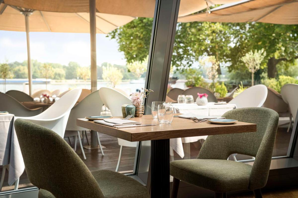 Ein Restaurant oder anderes Speiselokal in der Unterkunft Hyatt Regency Mainz