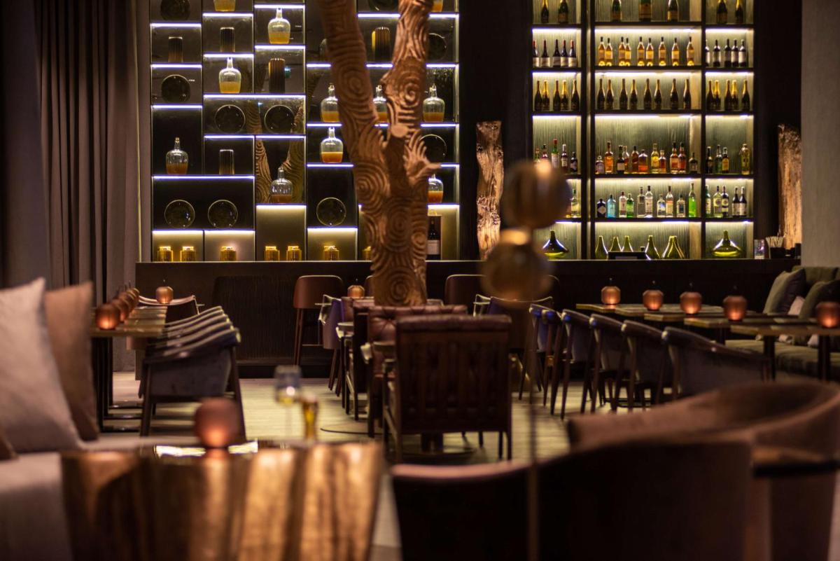 Uma área de estar em Hilton Porto Gaia