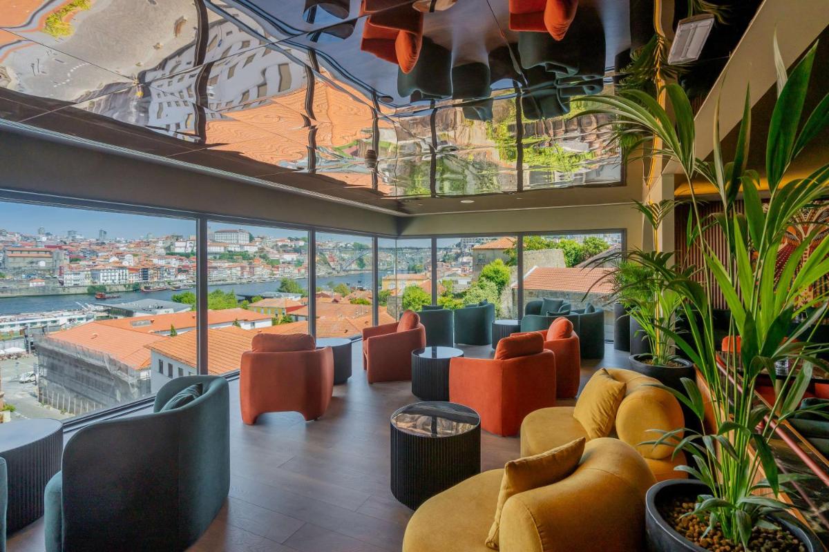 Uma área de estar em Hilton Porto Gaia