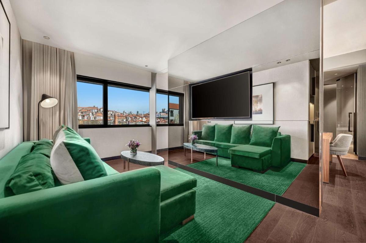 Uma área de estar em Hilton Porto Gaia