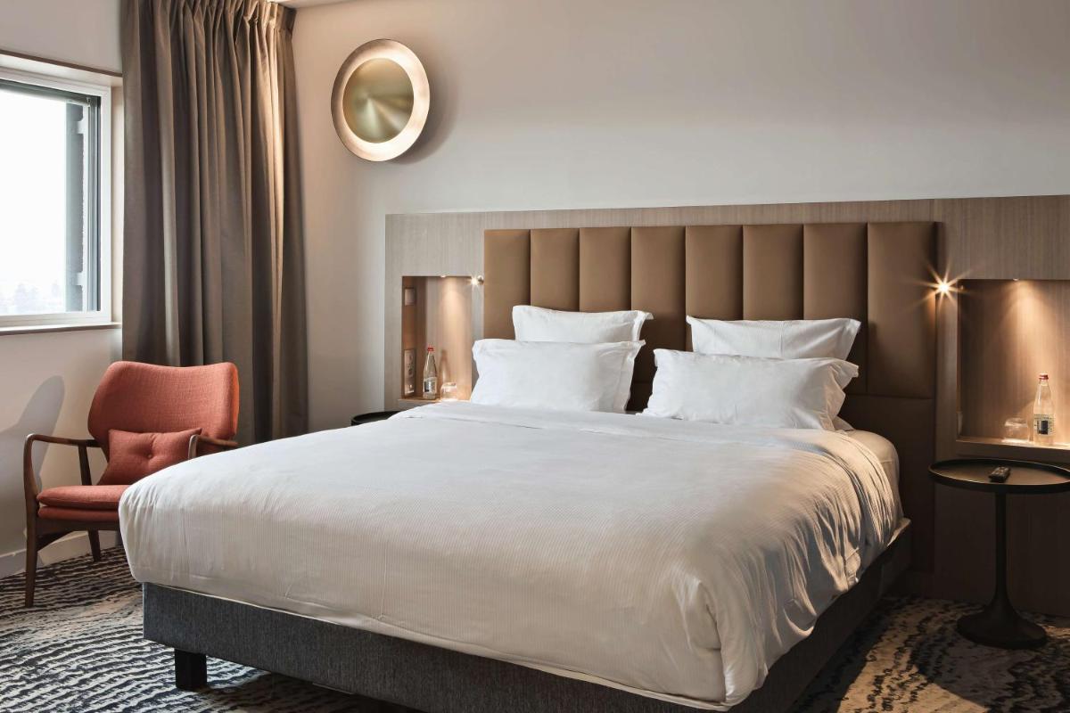 Un ou plusieurs lits dans un hébergement de l'établissement DoubleTree by Hilton Lyon Eurexpo & Spa