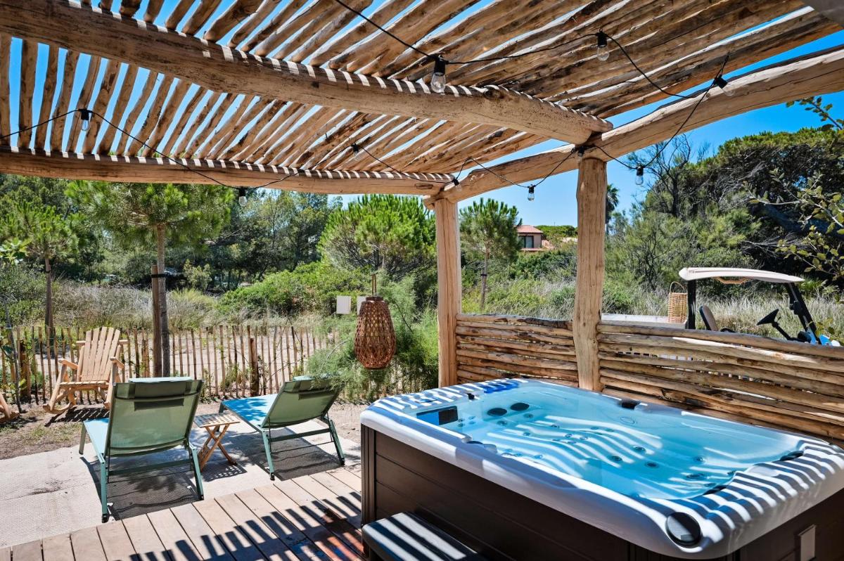 Photo de la galerie de l'établissement Le Hameau Des Pesquiers Ecolodge & Spa, Curio Collection By Hilton, à Hyères