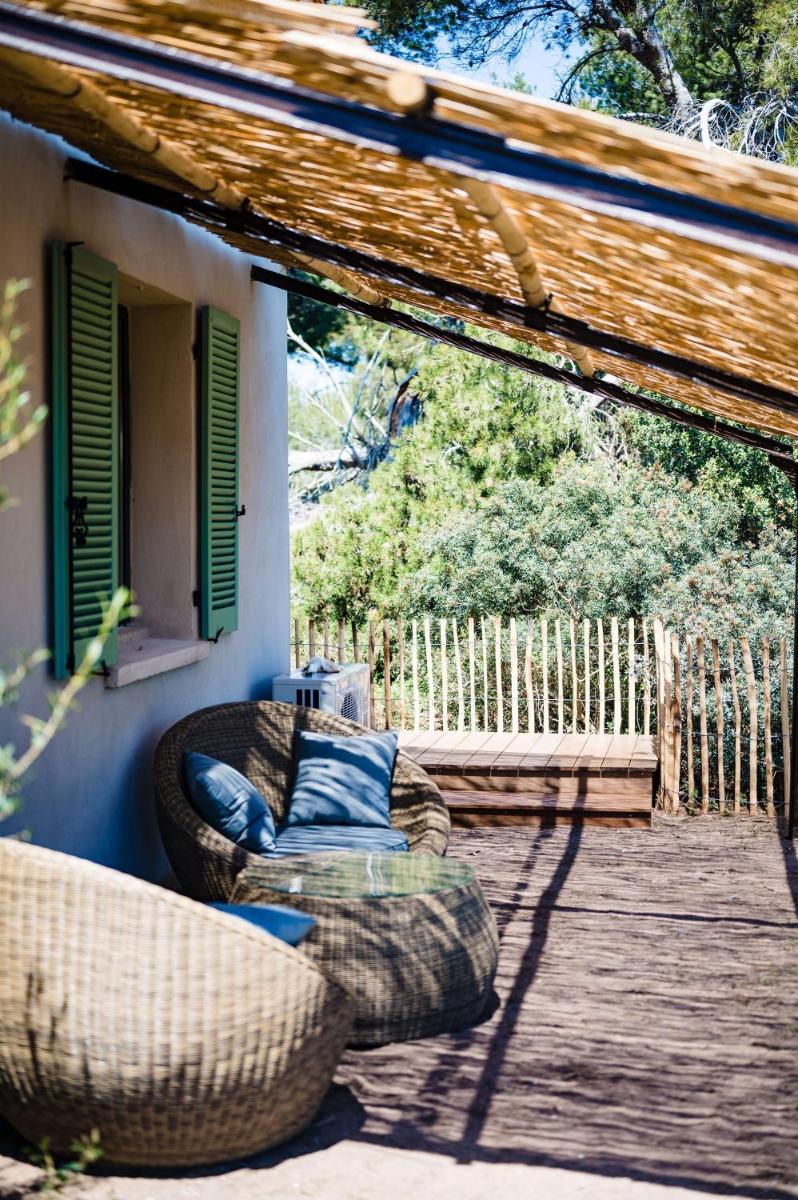 Jardin de l'établissement Le Hameau Des Pesquiers Ecolodge & Spa, Curio Collection By Hilton
