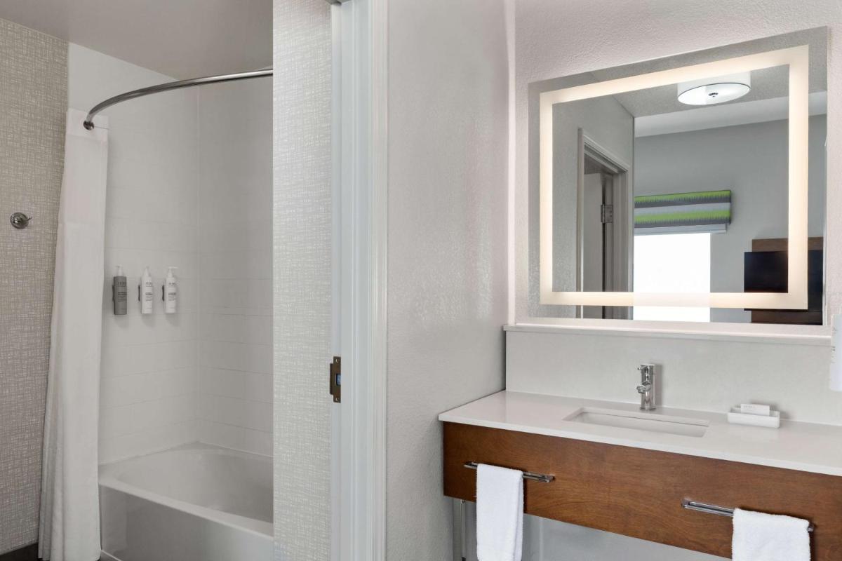 Hampton Inn & Suites Dothan - Housity