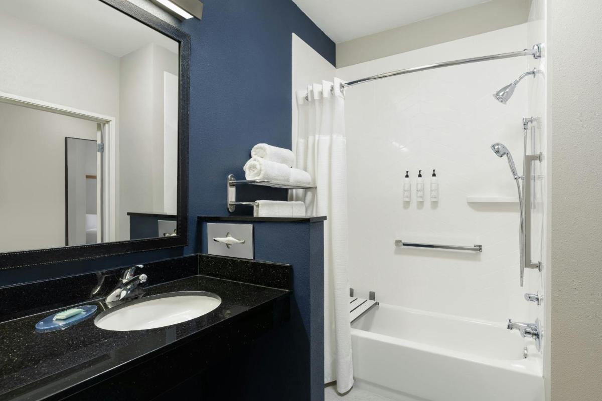 Fairfield Inn & Suites Minneapolis St. Paul/Roseville - Housity
