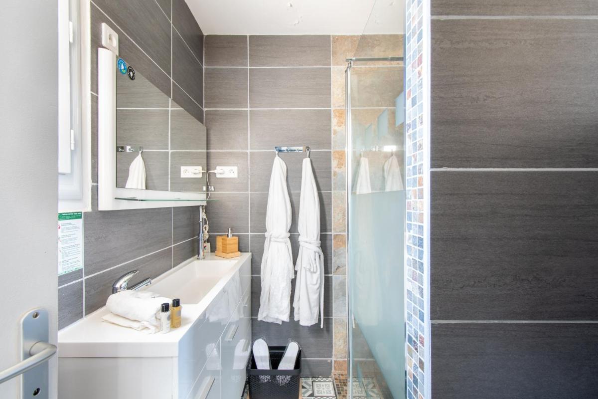 GuestHouse La Costière - logements indépendants - espace piscine jacuzzi - Housity