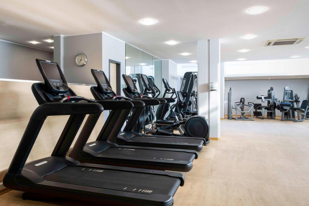Das Fitnesscenter und/oder die Fitnesseinrichtungen in der Unterkunft Hilton Cologne Das Fitnesscenter und/oder die Fitnesseinrichtungen in der Unterkunft Hilton Cologne