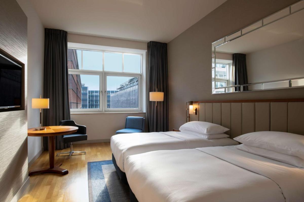 Ein Bett oder Betten in einem Zimmer der Unterkunft Hilton Cologne Ein Bett oder Betten in einem Zimmer der Unterkunft Hilton Cologne