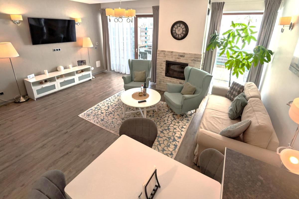 Travel Concept - Silver Mountain - Housity