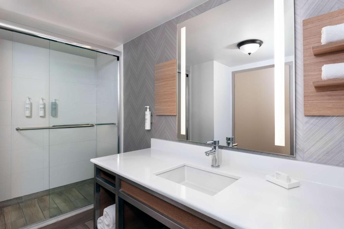 Hilton Garden Inn Tampa Airport/Westshore - Housity