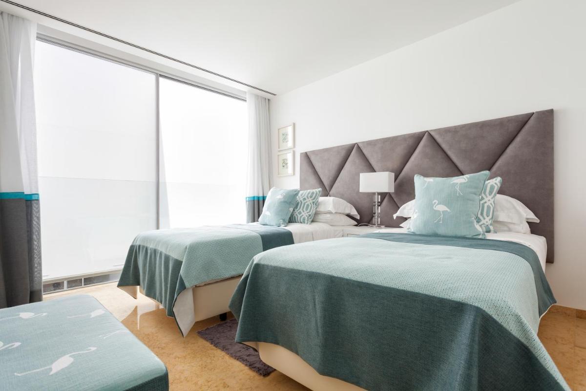 Uma cama ou camas num quarto em Pine Cliffs Village