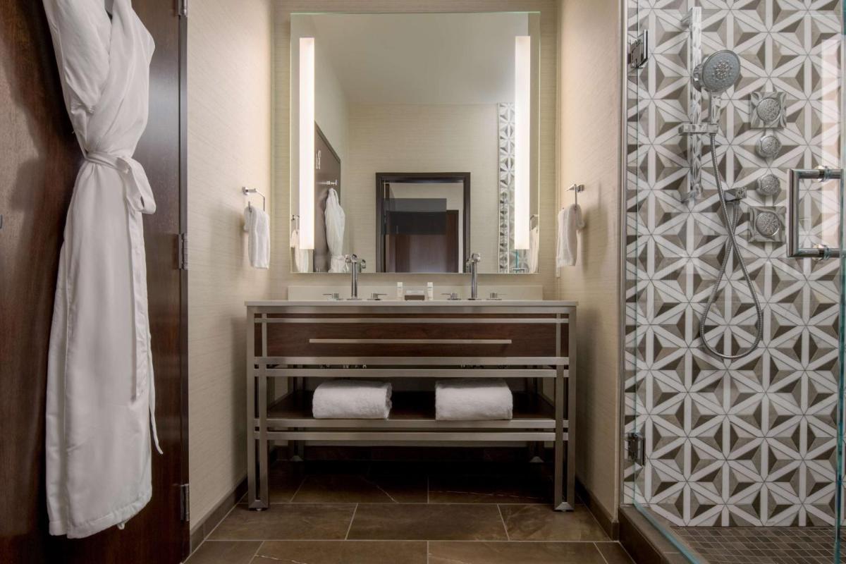 Embassy Suites By Hilton Seattle Downtown Pioneer Square - Housity