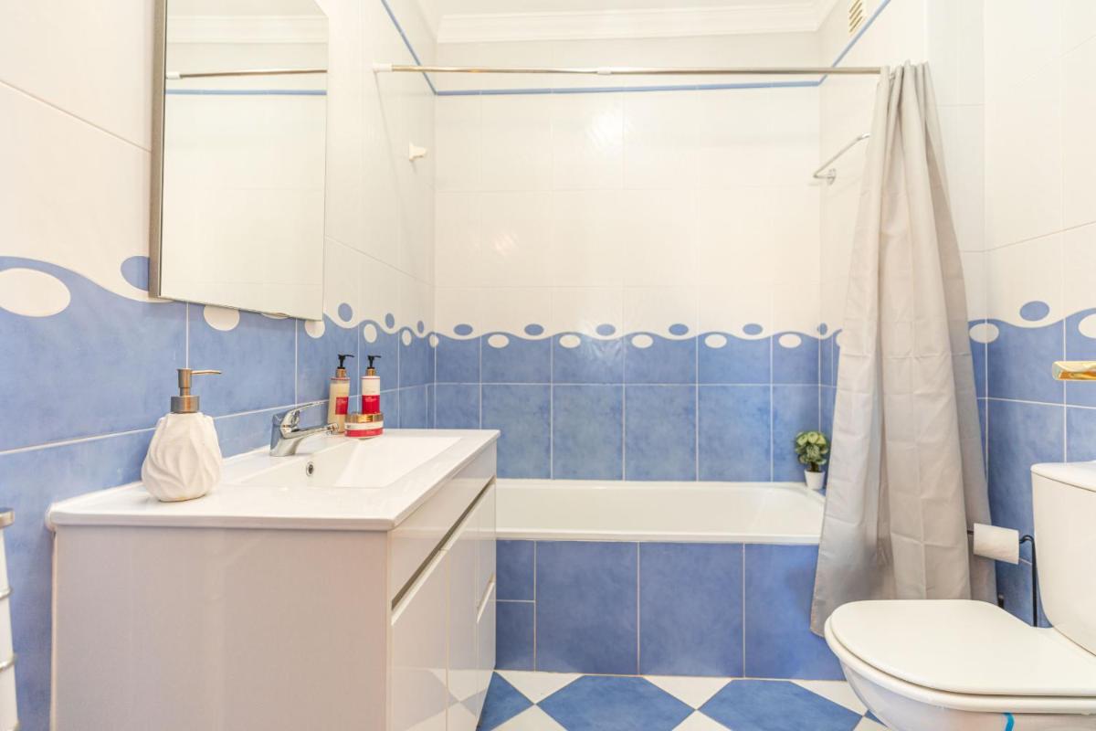 Monis Place-modern Apartment With Sunny Balcony - Housity