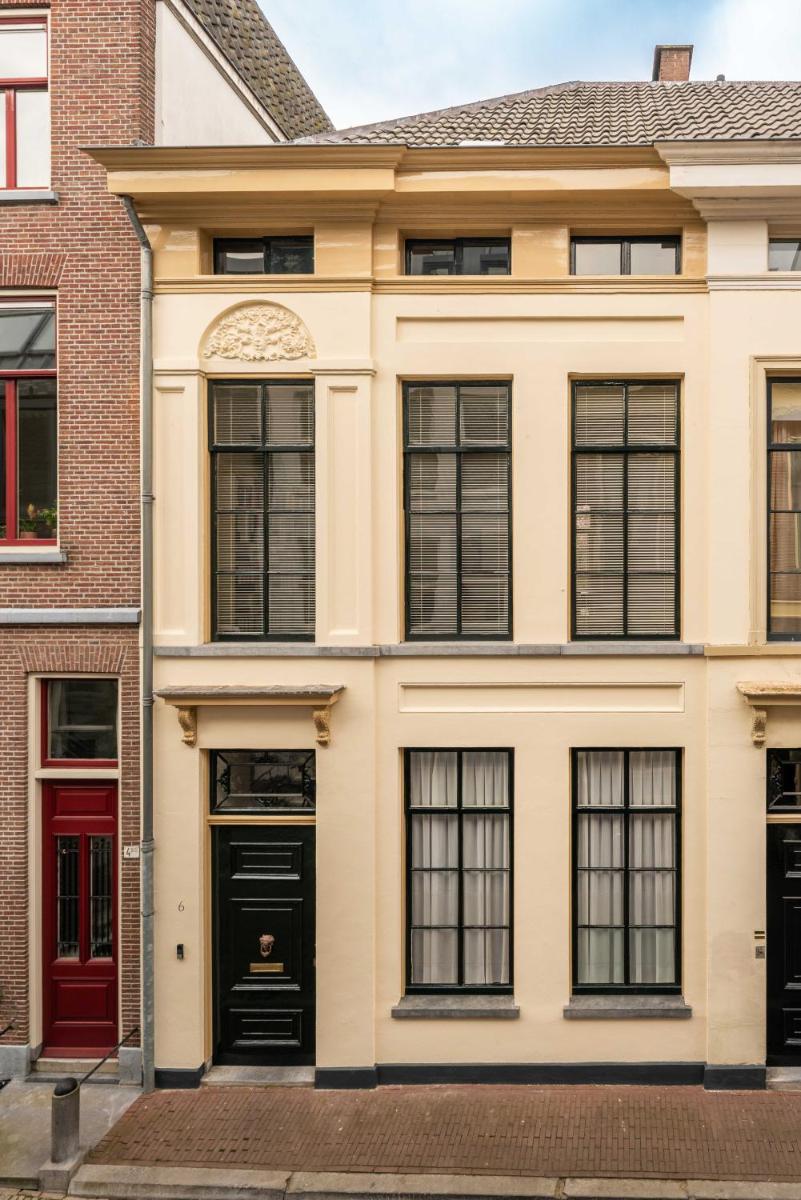Zocher6 BnB a monumental town house in the city center - Housity