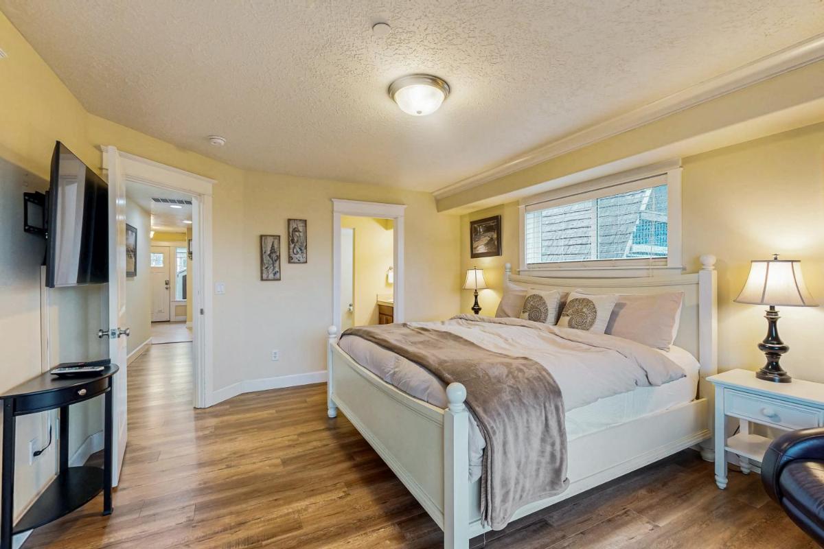 Salt Water Beach House - Housity