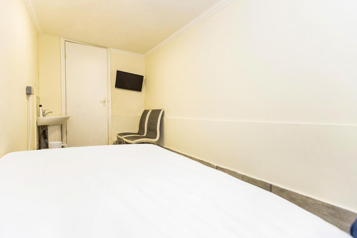 OYO Old Oak Tree Inn - Housity