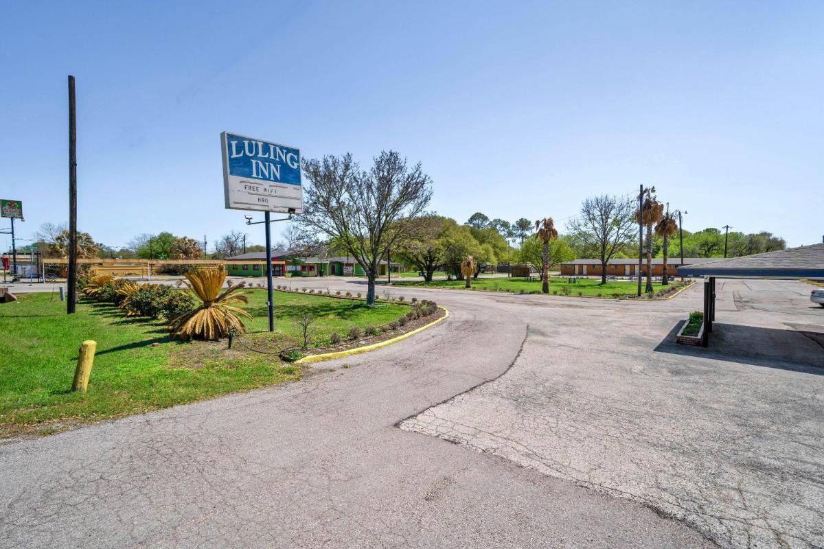 OYO Hotel Luling TX Downtown I-10/US-90 - Housity