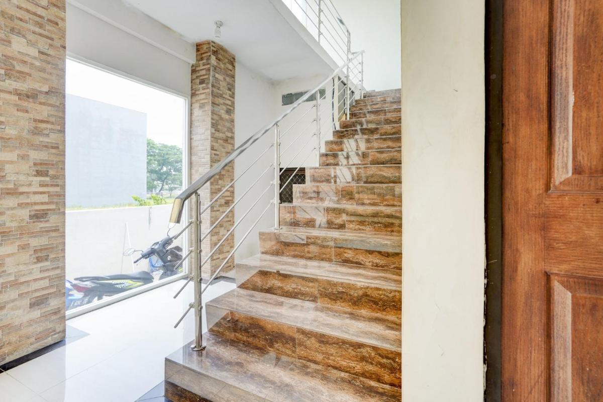 SUPER OYO 90606 Glass House Citraland Syariah - Housity