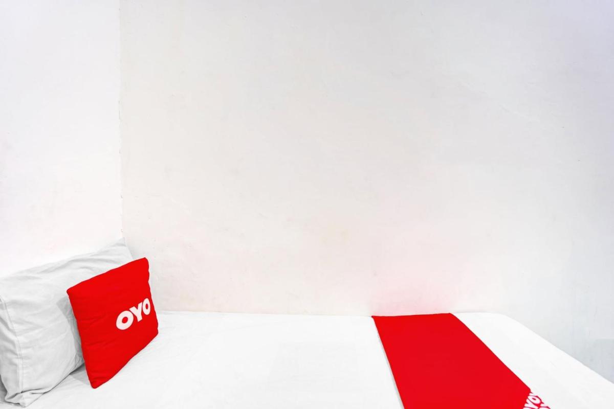 OYO 90790 Royale Nias - Housity