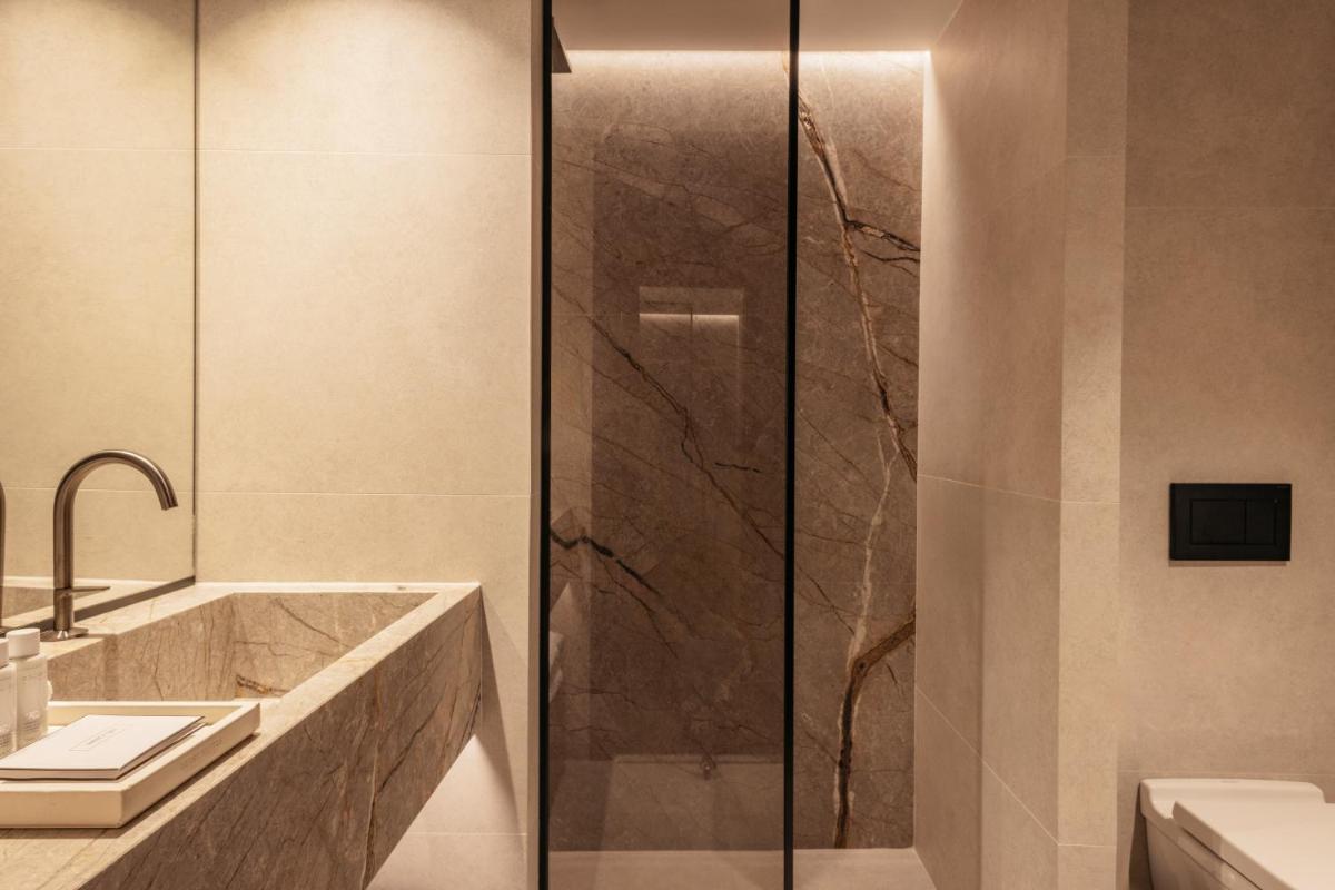 Un baño de Claris Hotel & Spa GL, a Small Luxury Hotel of the World