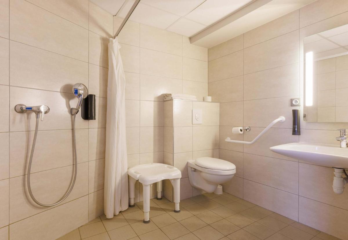 B&B HOTEL Clermont-Ferrand Nord Riom - Housity