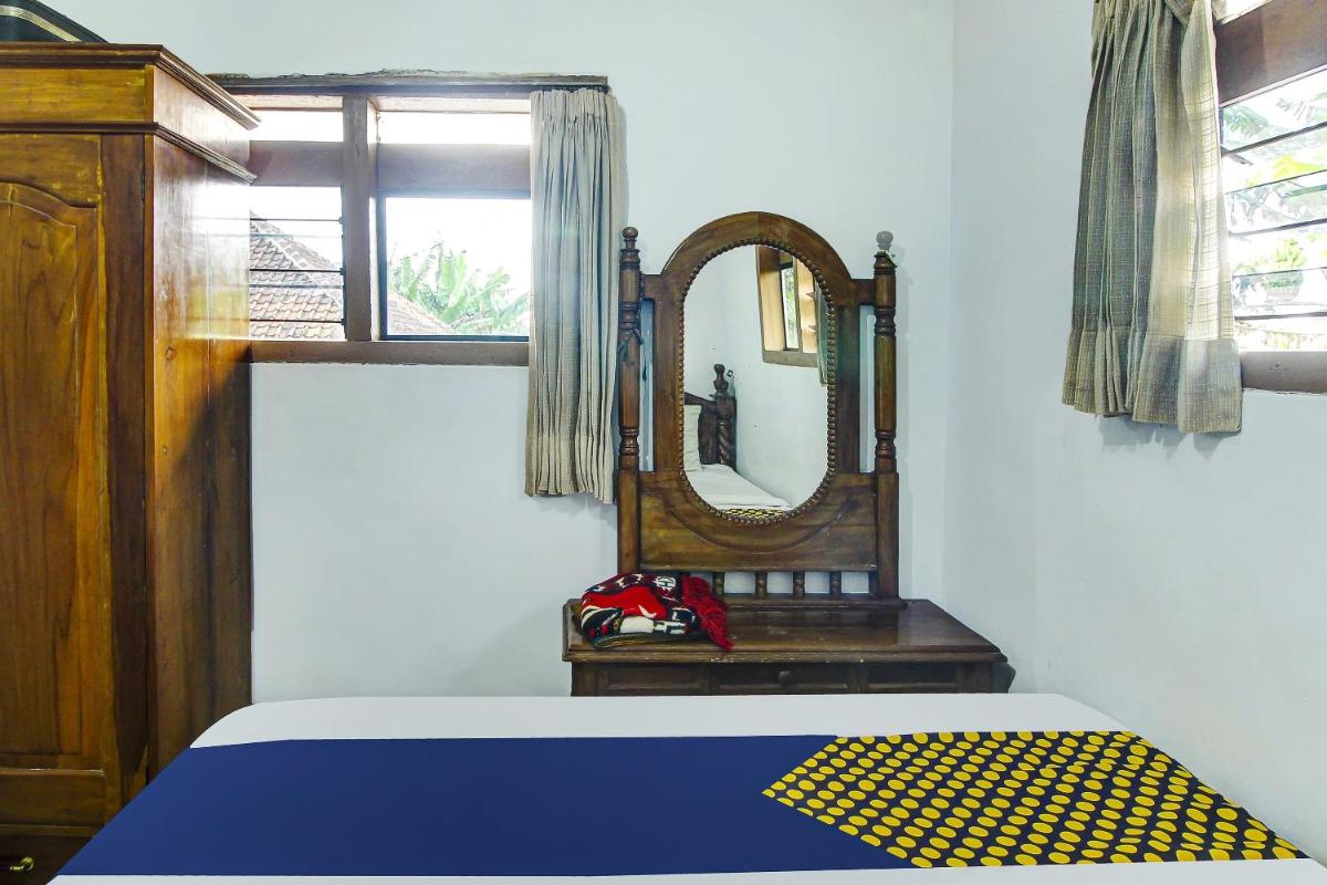 OYO HOMES 91242 Desa Wisata Cibuntu Kuningan Syariah - Housity