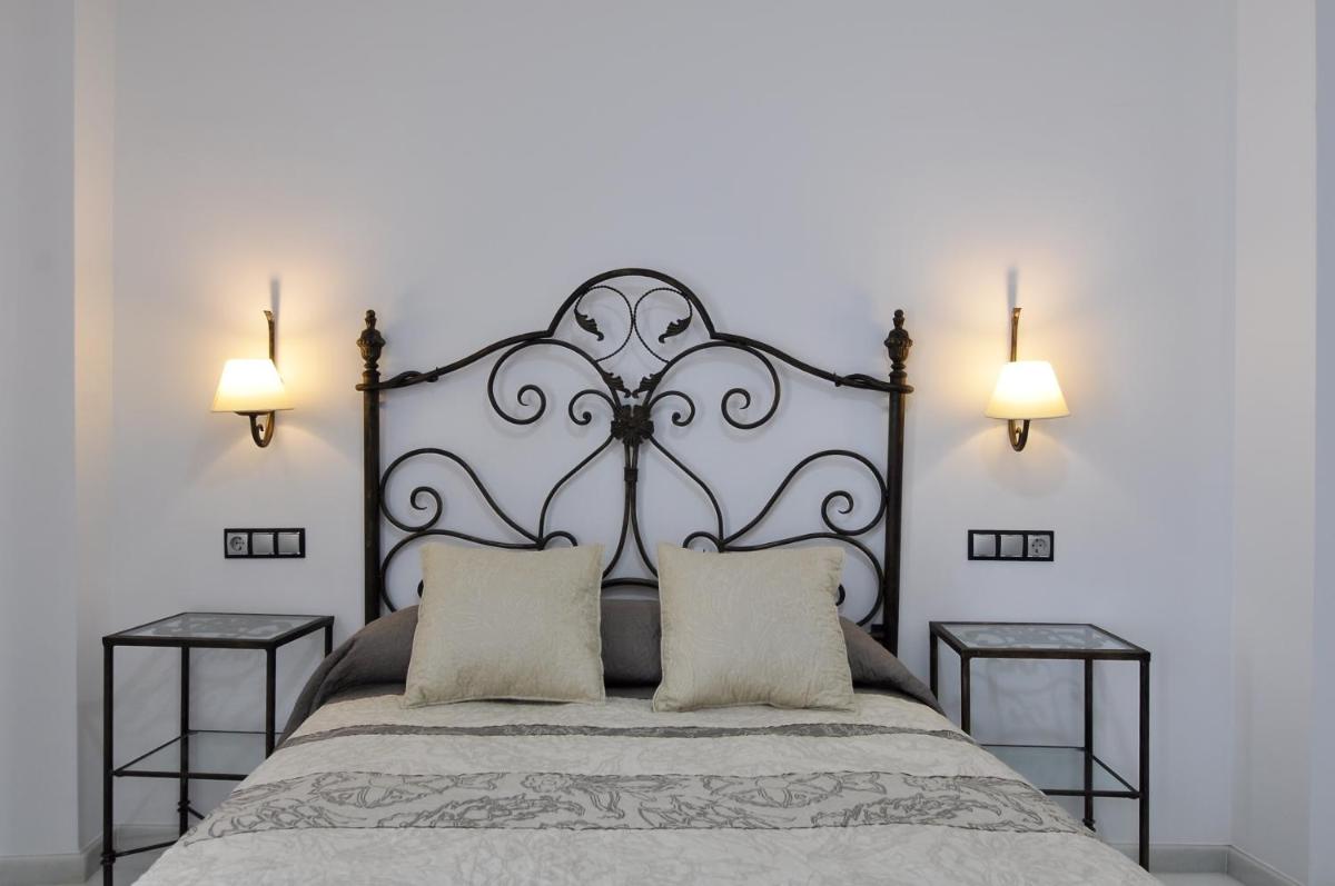 Hostal Almanzor - Housity