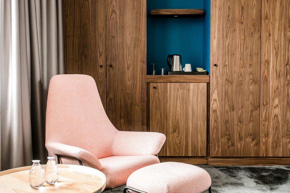 Coin salon dans l'établissement Chapeau Rouge par William Frachot - Hôtel Espace Bien-être & Restaurant étoilé