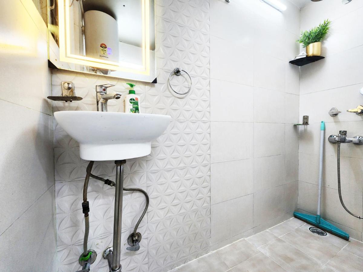 Economical Cozy 1BHK Prime Location South Delhi 1 - Housity