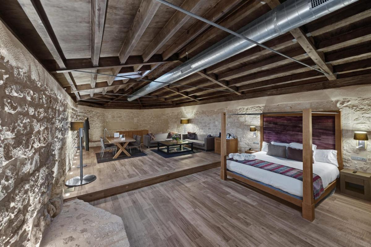 Cama o camas de una habitación en Castilla Termal Monasterio de Valbuena