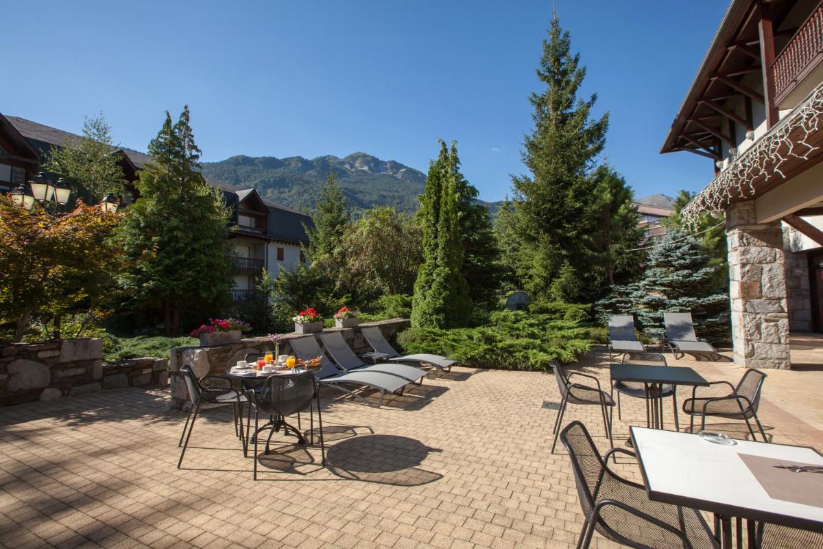 Vue générale sur la montagne ou vue sur la montagne depuis l'hôtel