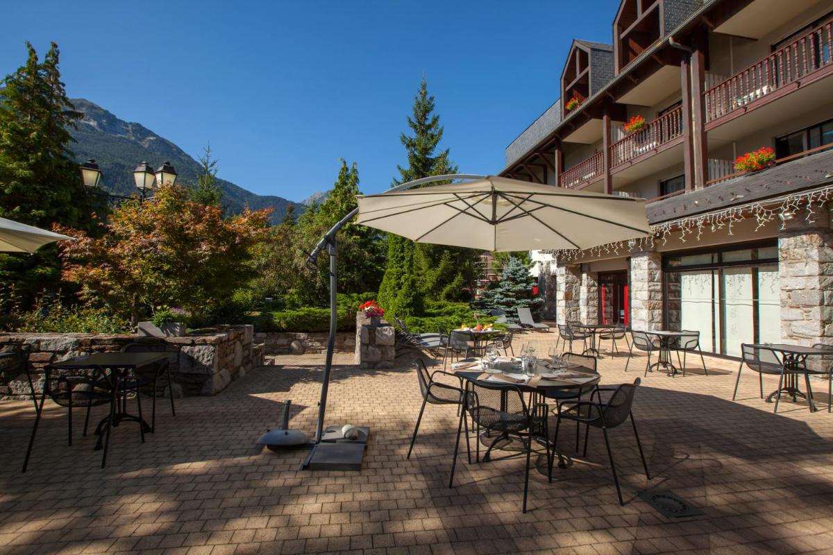 Vue générale sur la montagne ou vue sur la montagne depuis l'hôtel
