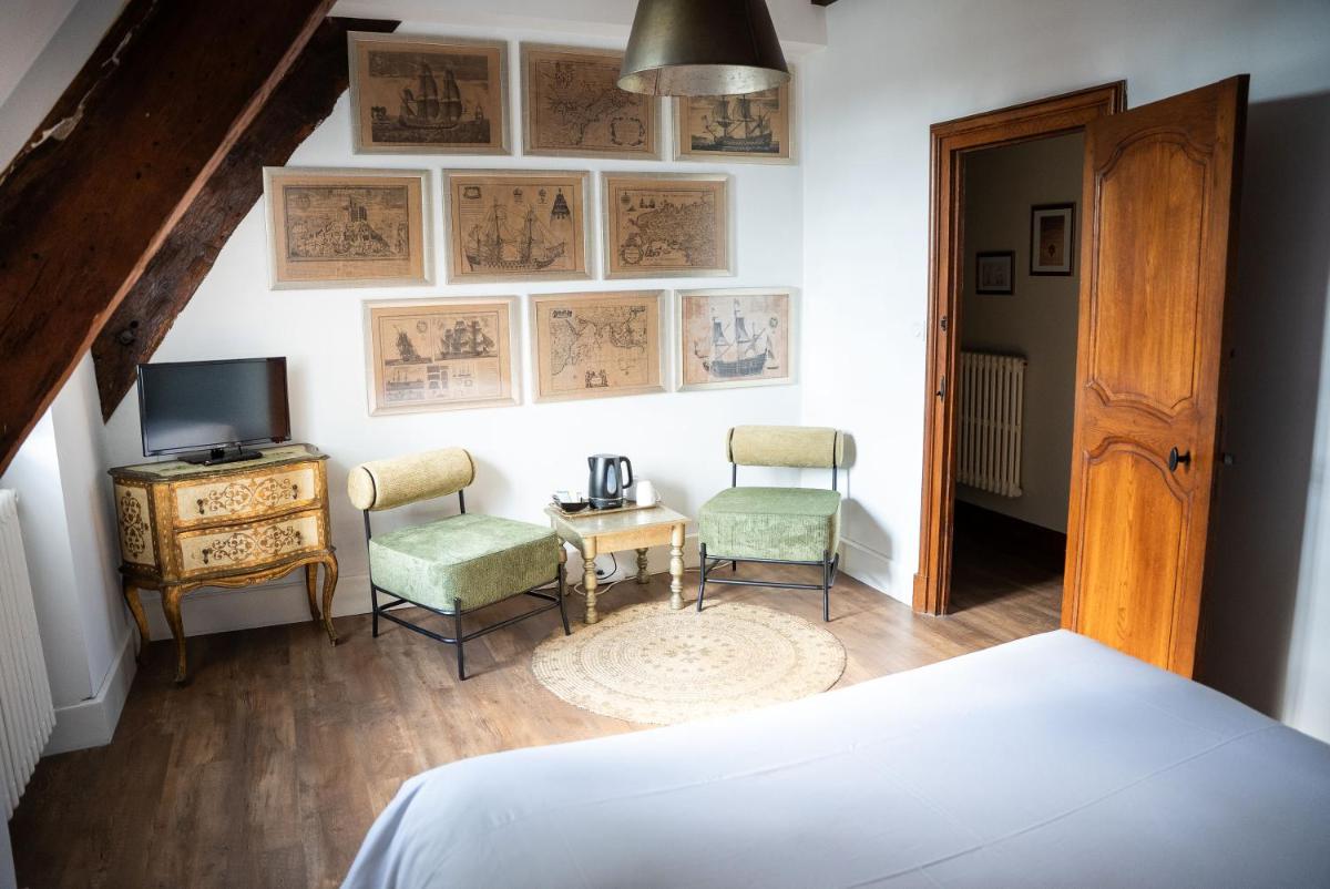Manoir la Meffrais 1741-Chambres d'hôtes à 3 min de Dinan-Parking Privé - Housity