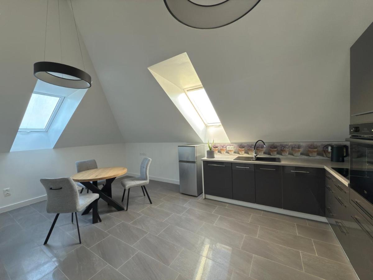 Apartamenty - Dobrej Nocy - Housity