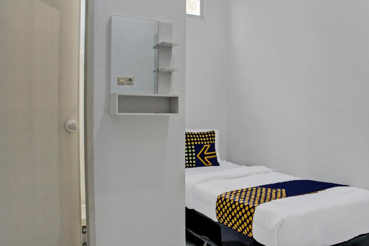 OYO Life 92509 Maulana Guest House Simpur - Housity