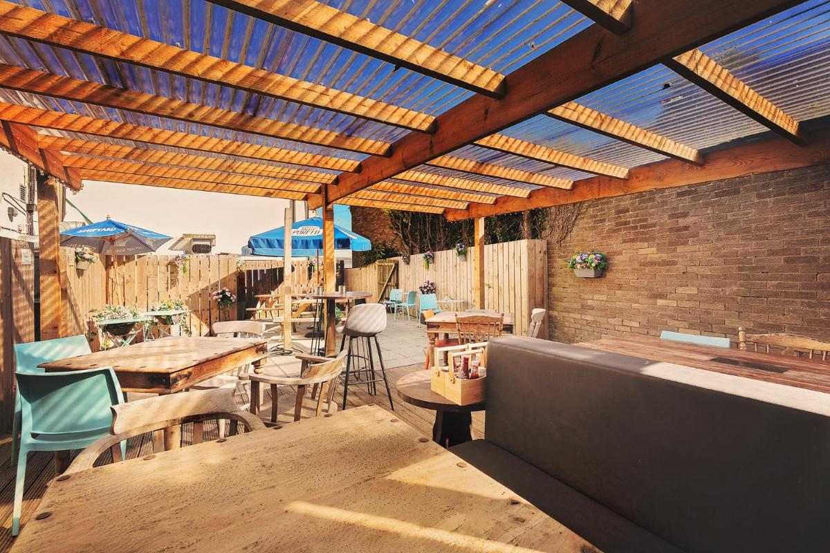 Harbour Inn - Housity